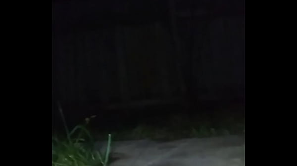 Immabaddie28 here, toying my asshole outdoors.