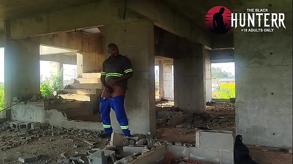 Tava com tesão bati uma na obra e gozei na minha bota chulezenta