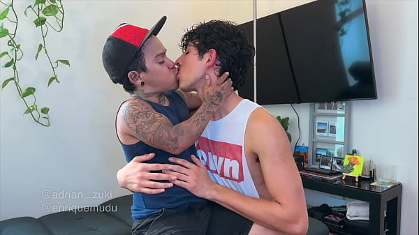 Tiny guy takes a massive cock – enriquemudu & adrianzuki