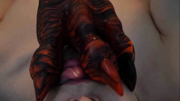 龙性恋能吃下几根龙爪?