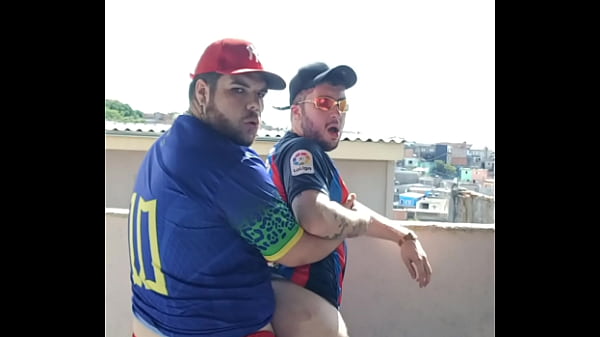 TBT Comendo o Novinho na Laje Com Todo Mundo da Quebrada Vendo – “Me Chame Para Sua Laje” feat Dorn (tags cruising ao ar livre quintal)