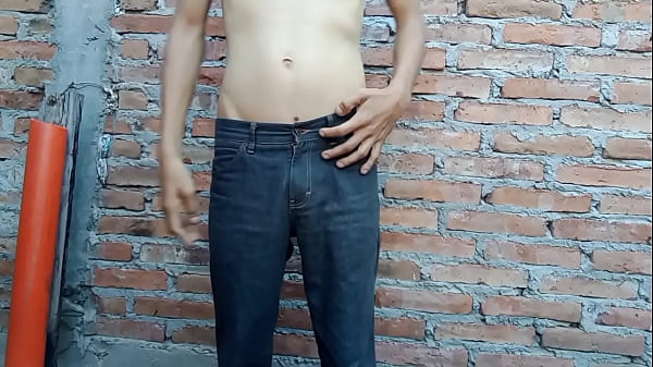 Orinando en mi pecho